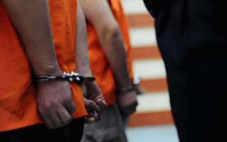 涉嫌刑事犯罪被羁押在看守所，怎么样才能得到最轻的判处？