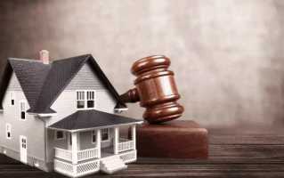 离婚诉讼中能否分割家庭共同财产，如何进行分割？