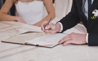 离婚诉讼中对财产价值存在争议，应如何处理？