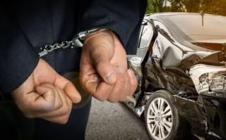 交通事故后逃逸会面临何种处罚？是否需要扣押车辆？